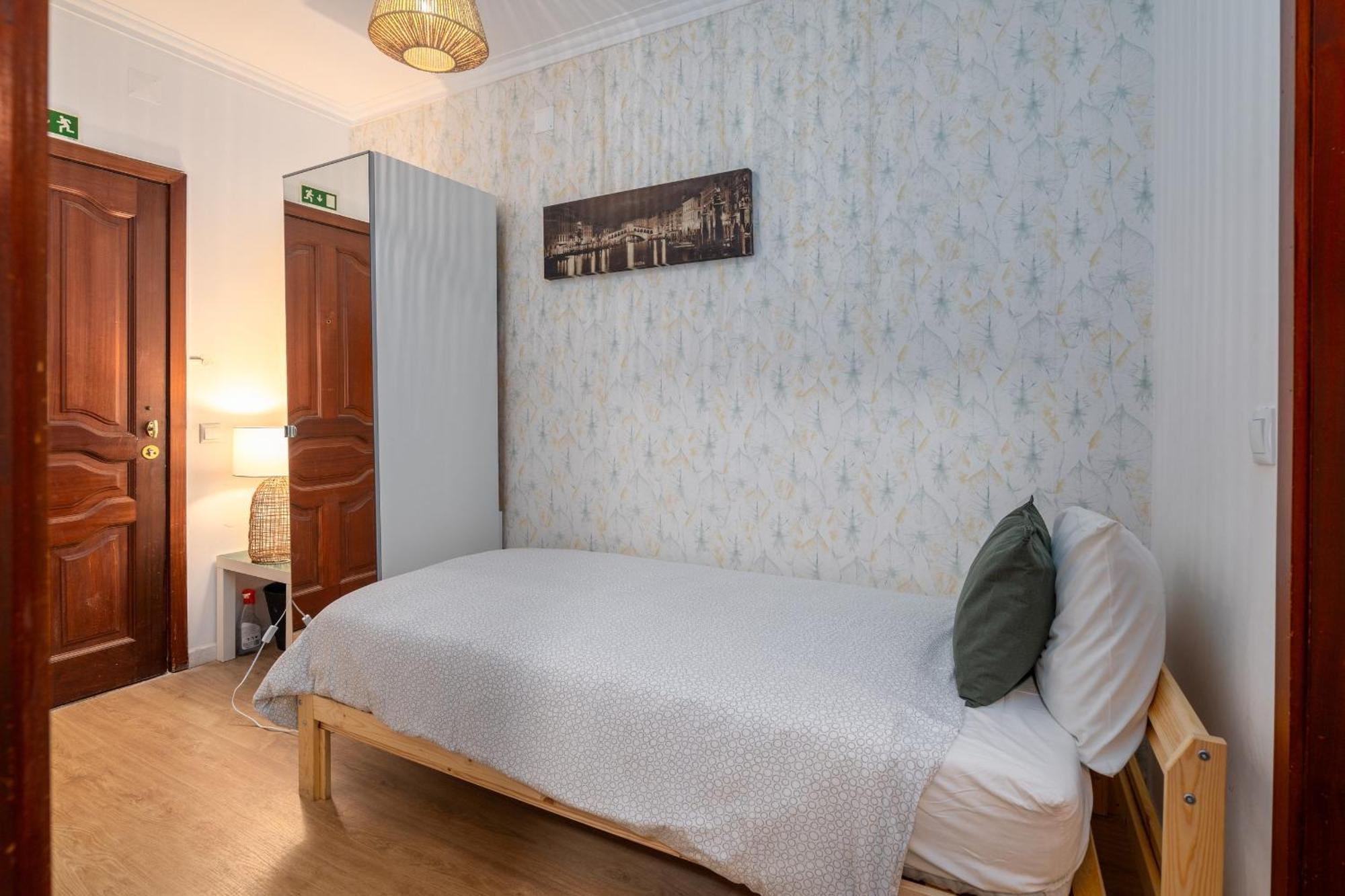 Renovated Feb25 Clerigos Cozy Balcony With Self Check In Apartment Порто Екстериор снимка