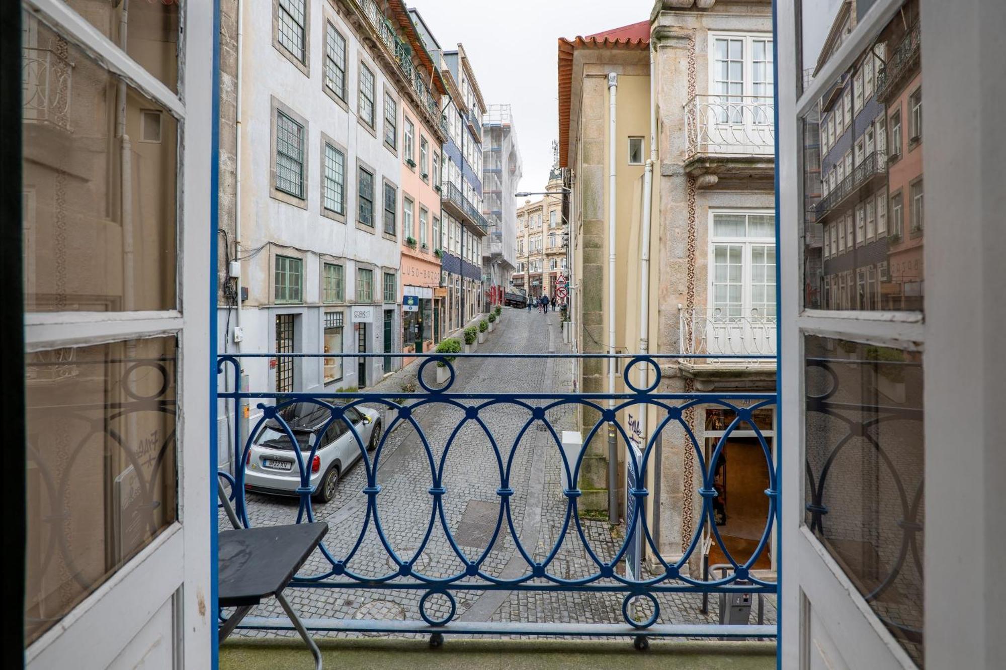 Renovated Feb25 Clerigos Cozy Balcony With Self Check In Apartment Порто Екстериор снимка