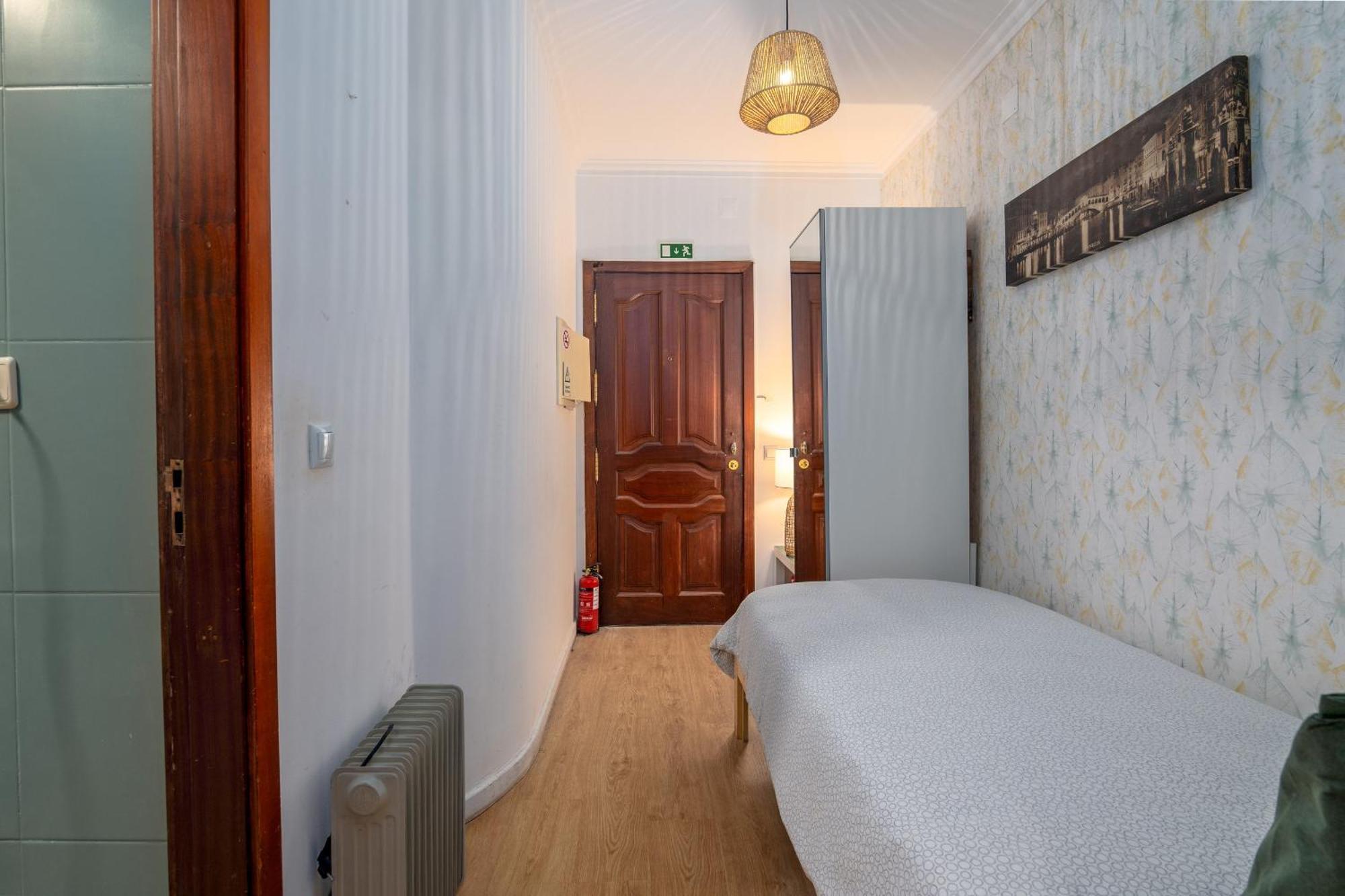 Renovated Feb25 Clerigos Cozy Balcony With Self Check In Apartment Порто Екстериор снимка