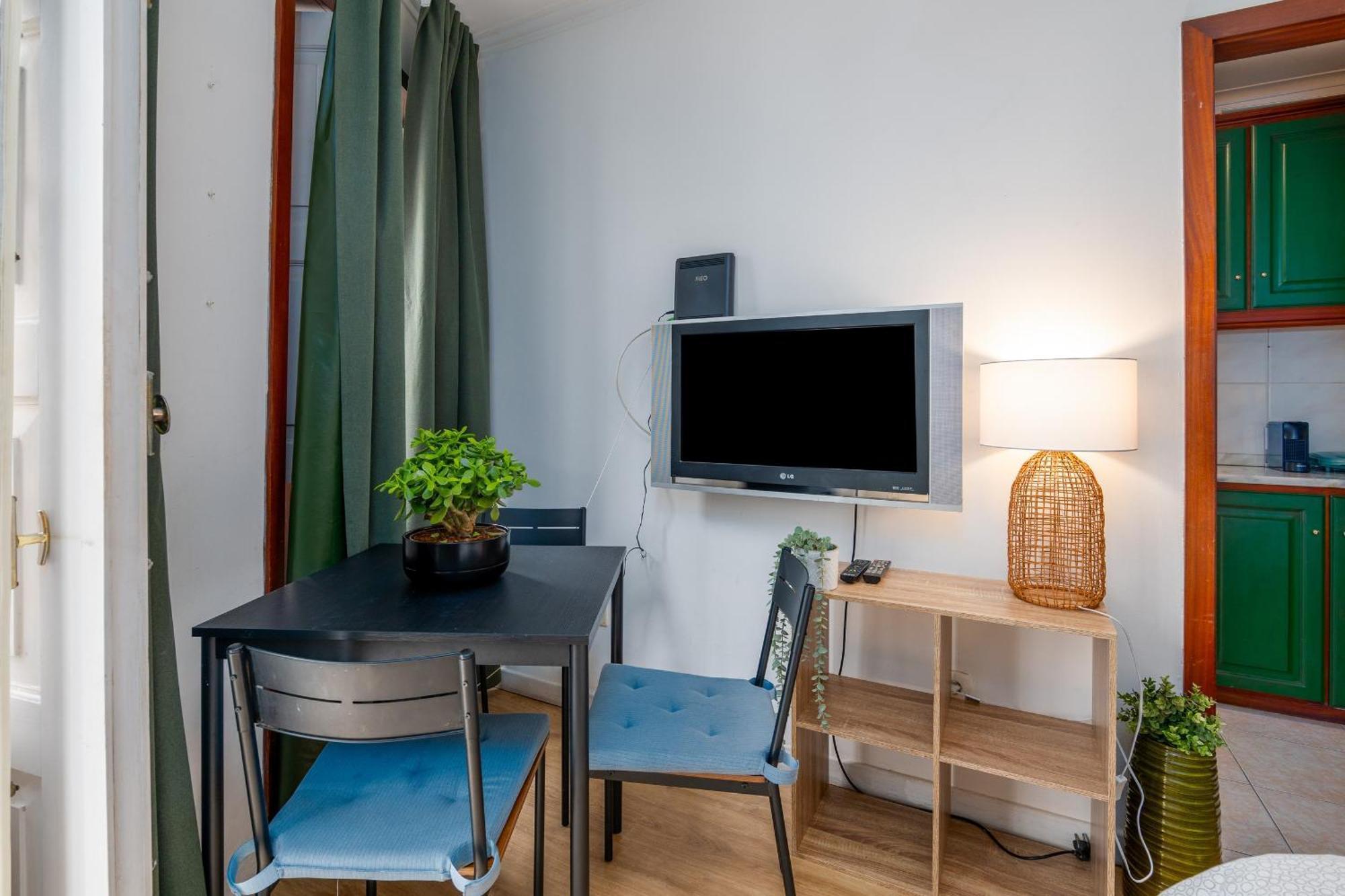 Renovated Feb25 Clerigos Cozy Balcony With Self Check In Apartment Порто Екстериор снимка