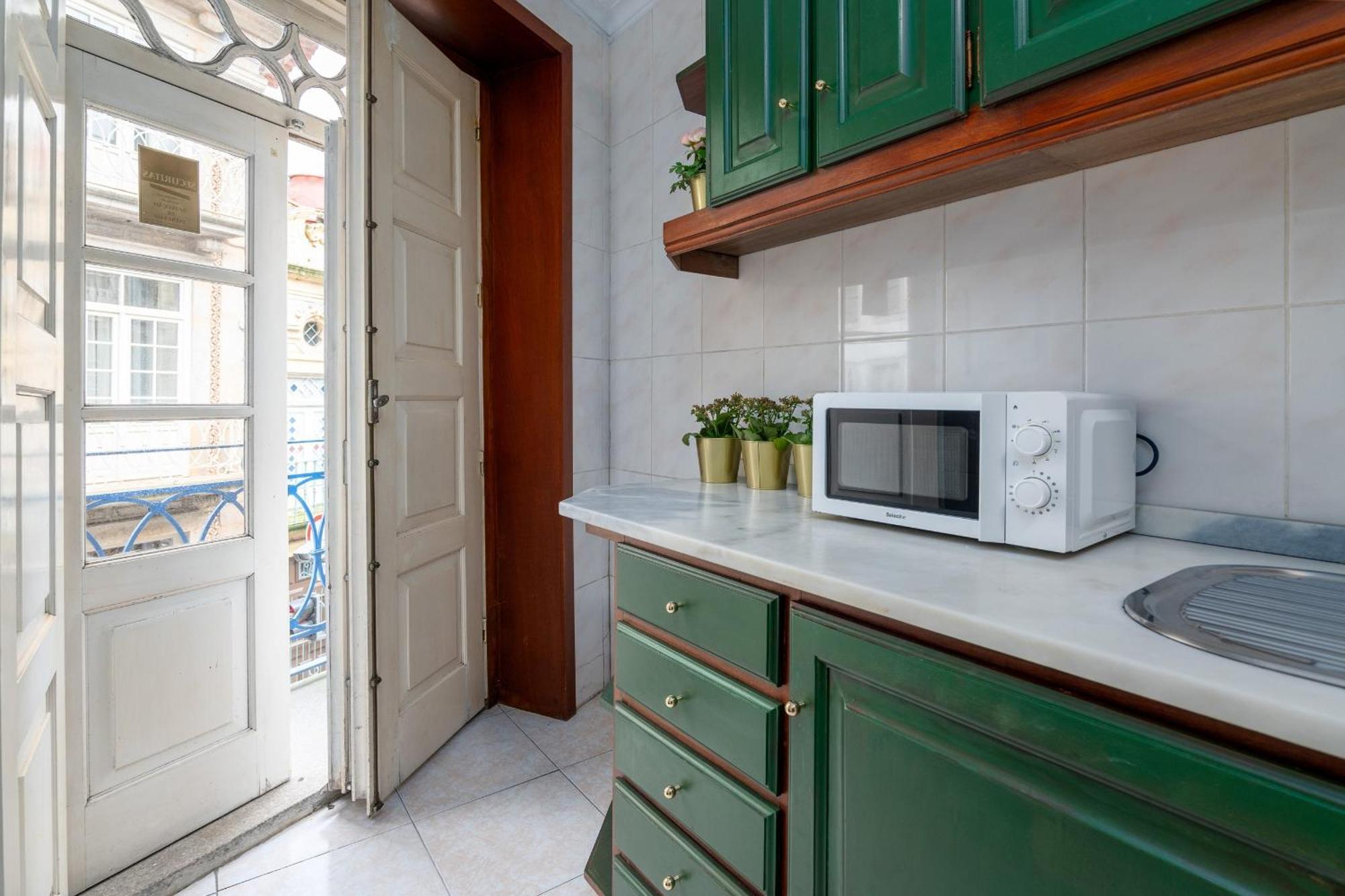 Renovated Feb25 Clerigos Cozy Balcony With Self Check In Apartment Порто Екстериор снимка